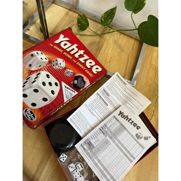 Yahtzee board game - Picture 1 of 5